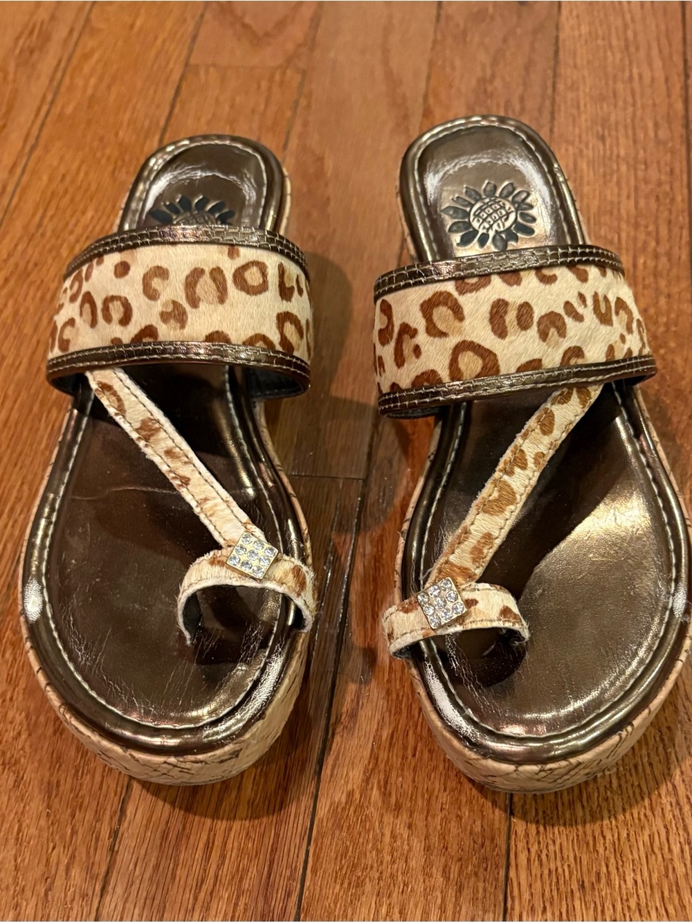 Women’s Leopard Print Toe-Loop Sandals - Brown